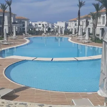 Dom wakacyjny Kani Akansu Caddesi Kibris Town Houses Karavas