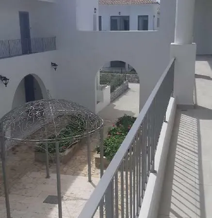Kani Akansu Caddesi Kibris Town Houses Karavas Tatil Evi Girne