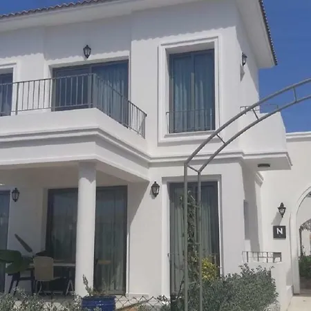 Kani Akansu Caddesi Kibris Town Houses Karavas